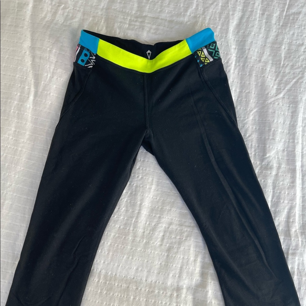 Ivivva by Lululemon black Capri leggings size large